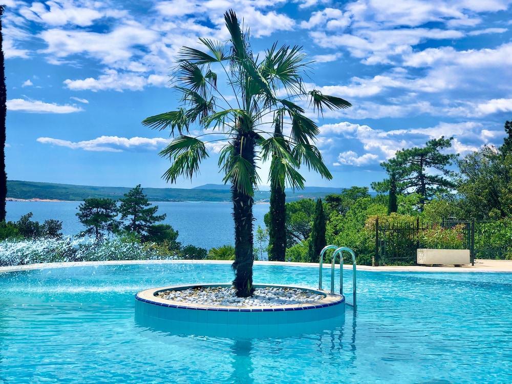 Hotel Kvarner Palace ซริกเวนิซา ภายนอก รูปภาพ