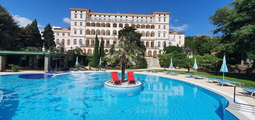 Hotel Kvarner Palace ซริกเวนิซา ภายนอก รูปภาพ