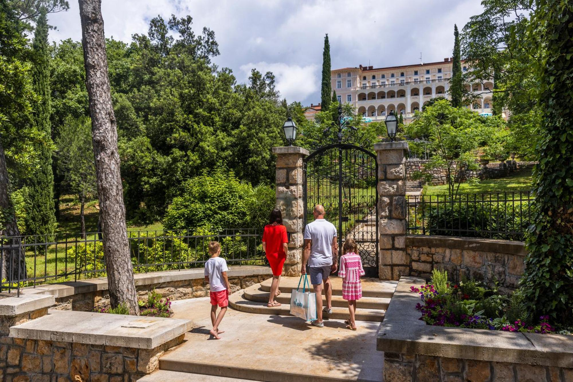 Hotel Kvarner Palace ซริกเวนิซา ภายนอก รูปภาพ