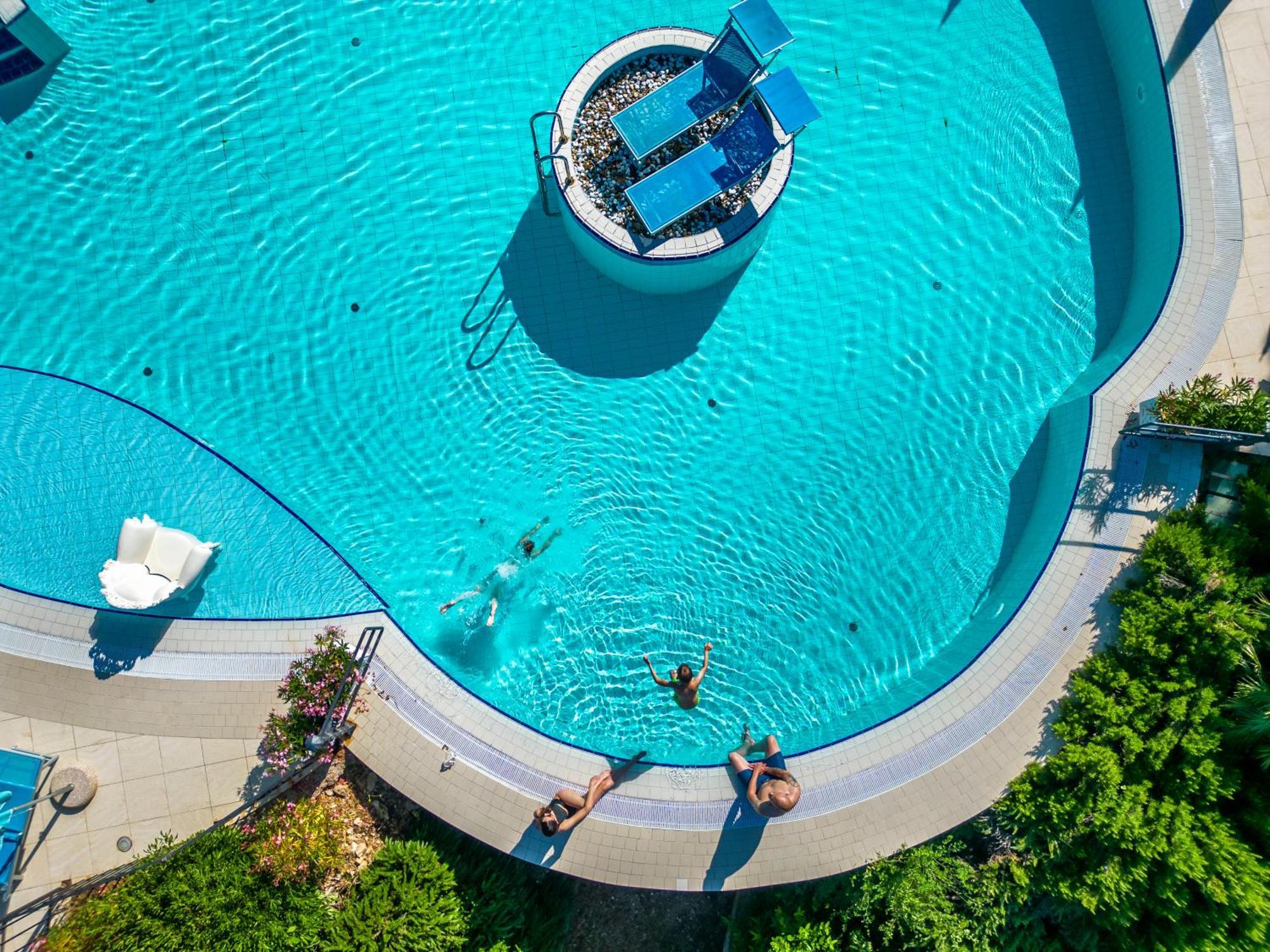Hotel Kvarner Palace ซริกเวนิซา ภายนอก รูปภาพ